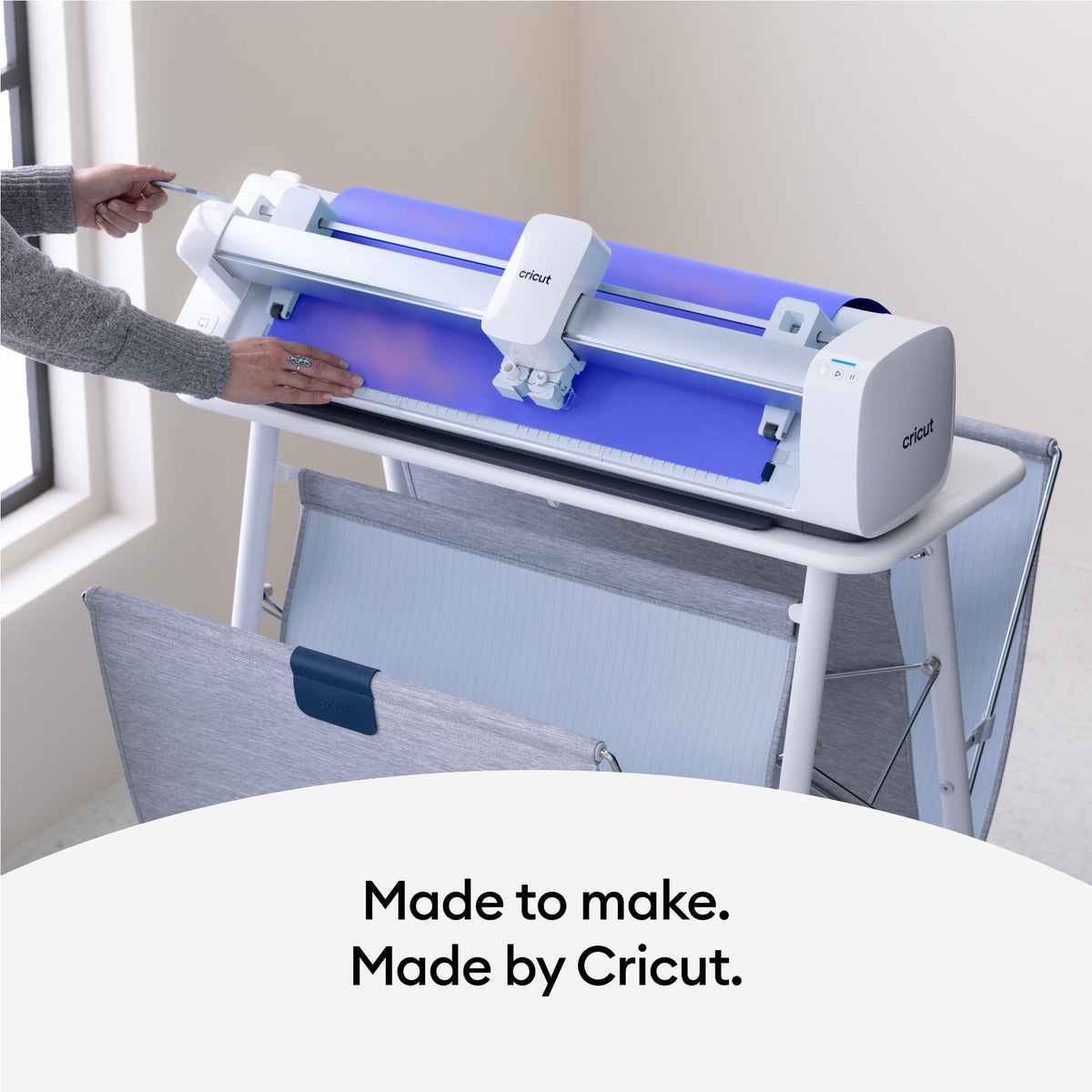 Cricut Venture Smart Iron-On Vinyl Holographic (25 in x 5 ft), 25" x 60" — product image 4